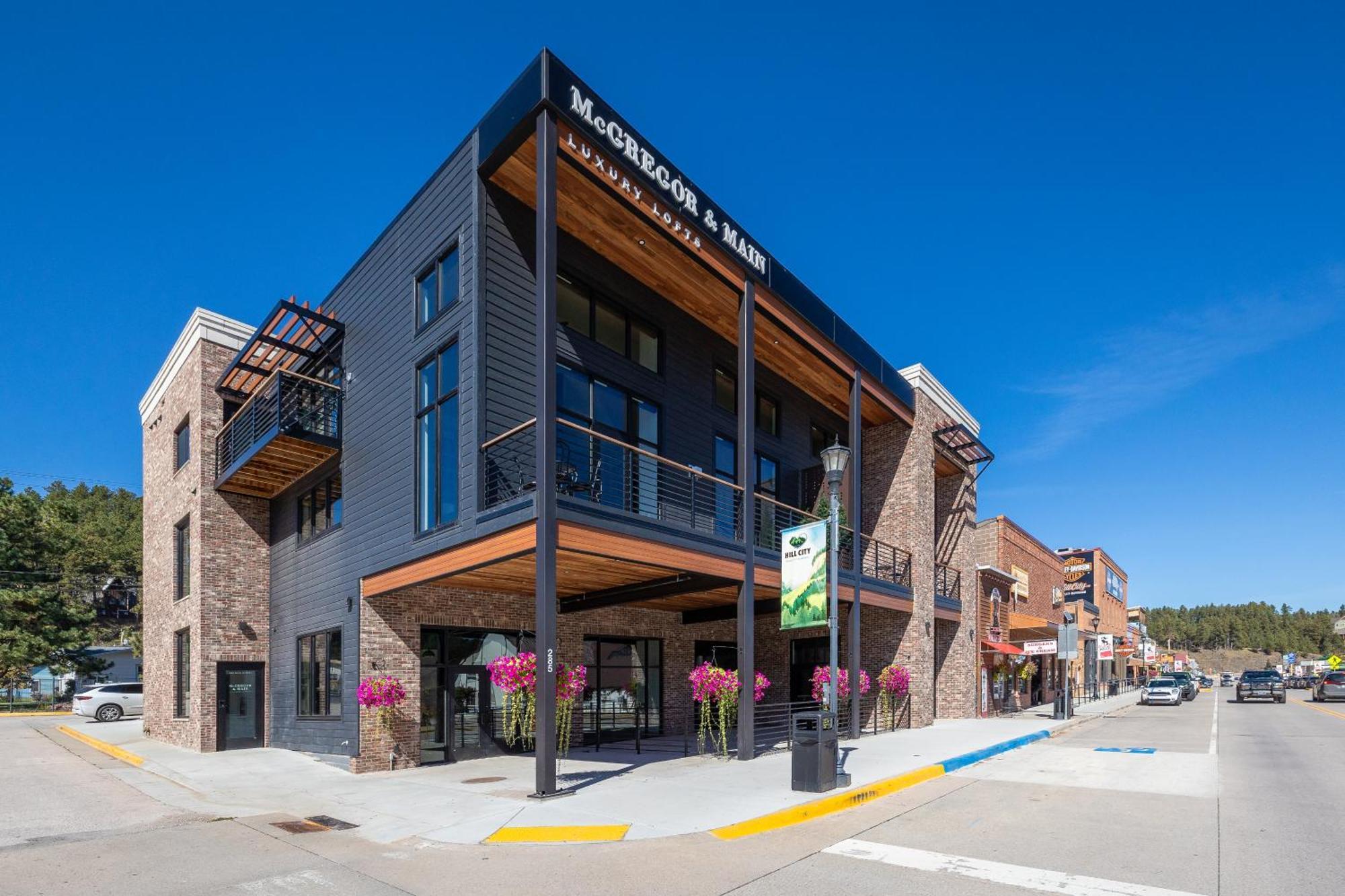 Mcgregor & Main - Luxury Lofts Hill City