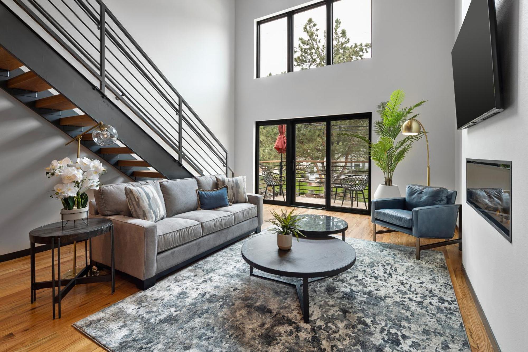 Mcgregor & Main - Luxury Lofts Hill City