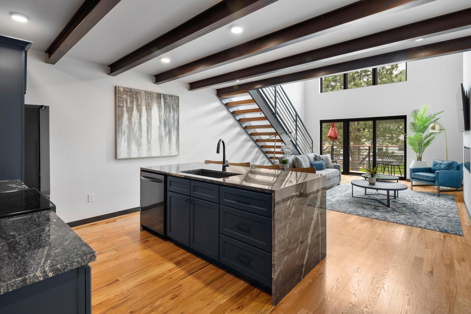 Mcgregor & Main - Luxury Lofts Hill City