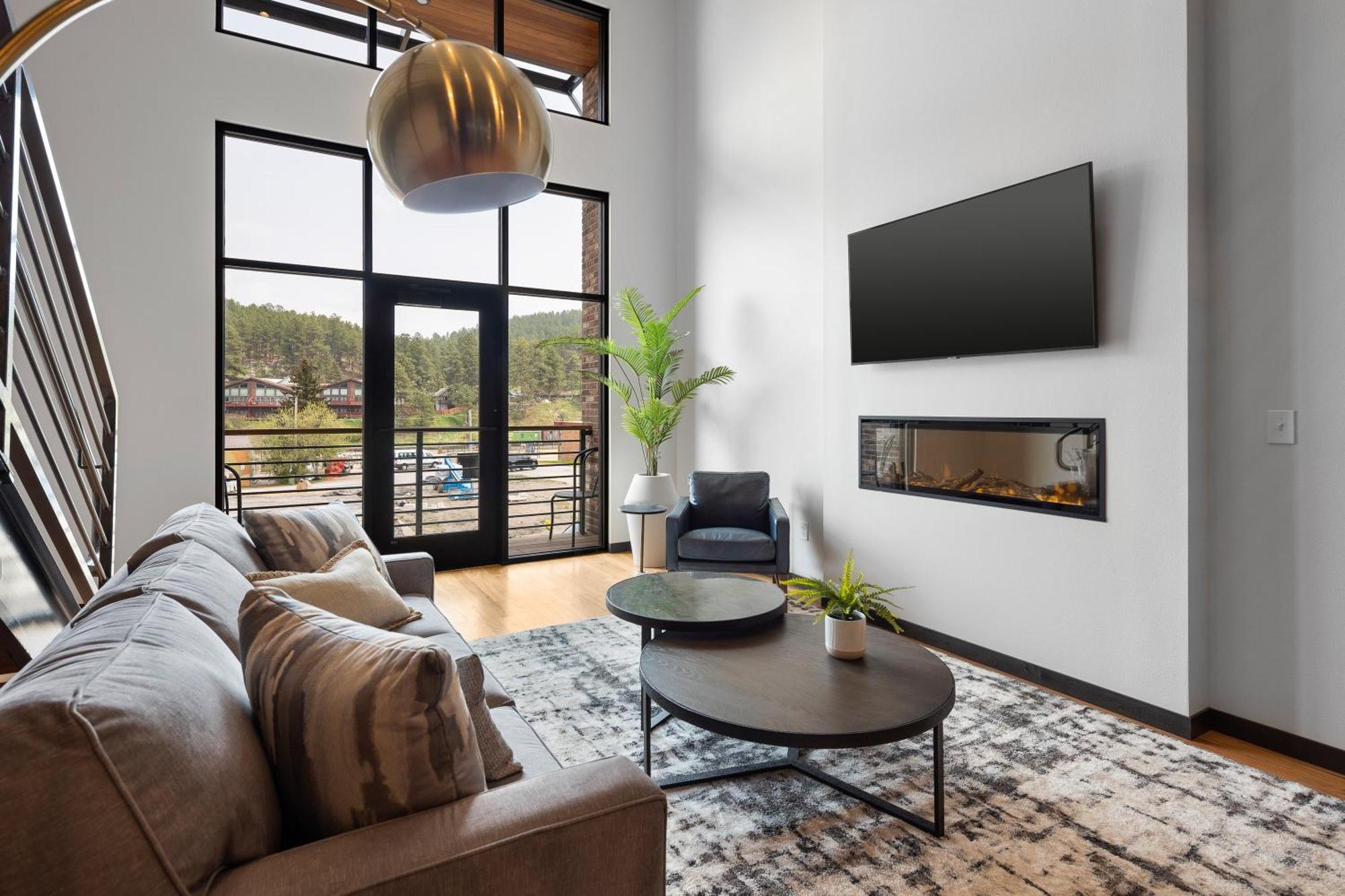 Mcgregor & Main - Luxury Lofts Hill City